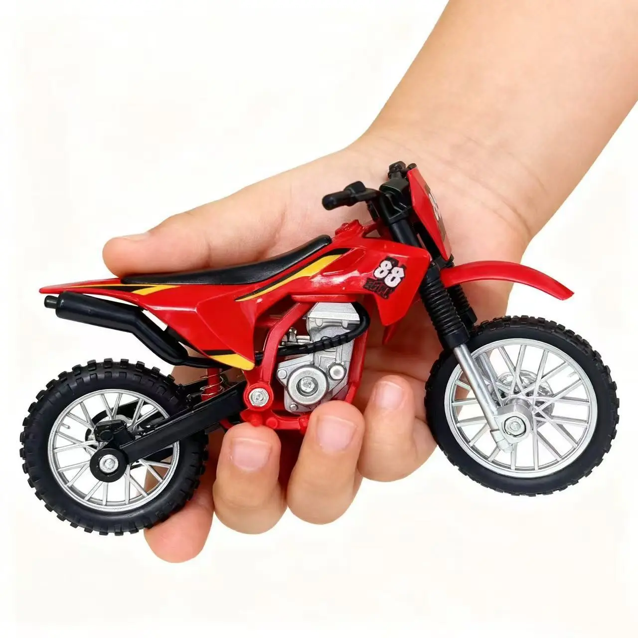 1:18 Scale Realistic Motorcycle Model, Interlocking Head Steering, Rolling Wheels, Shock Absorbing Rear, Adjustable Stand, Perfect Gift