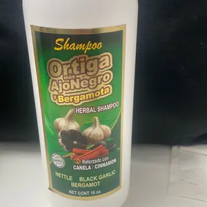 Ortiga más ajo negro Shampoo the texture is light.