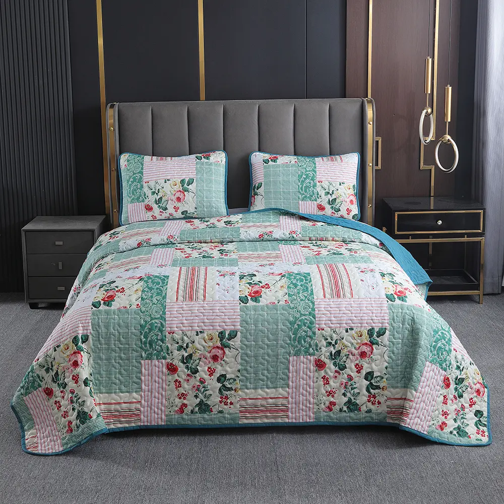 2/3-Piece Mint Green & Pink Floral Patchwork Quilt Bedding Sets, Ultrasonic Quilted Lightweight Coverlet, Reversible Farmhouse Blanket with Pillow Shams, Machine Washable (1 Quilt + 1/2 Pillowcases)