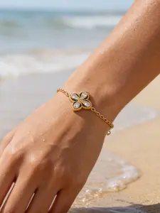 Crystal Four-Leaf Clover Hand Chain Bracelet for Women, Lucky Clover Bracelet, Vintage Fine Chain, Waterproof Bohemian Beach Summer Vacation Accessory Gift
