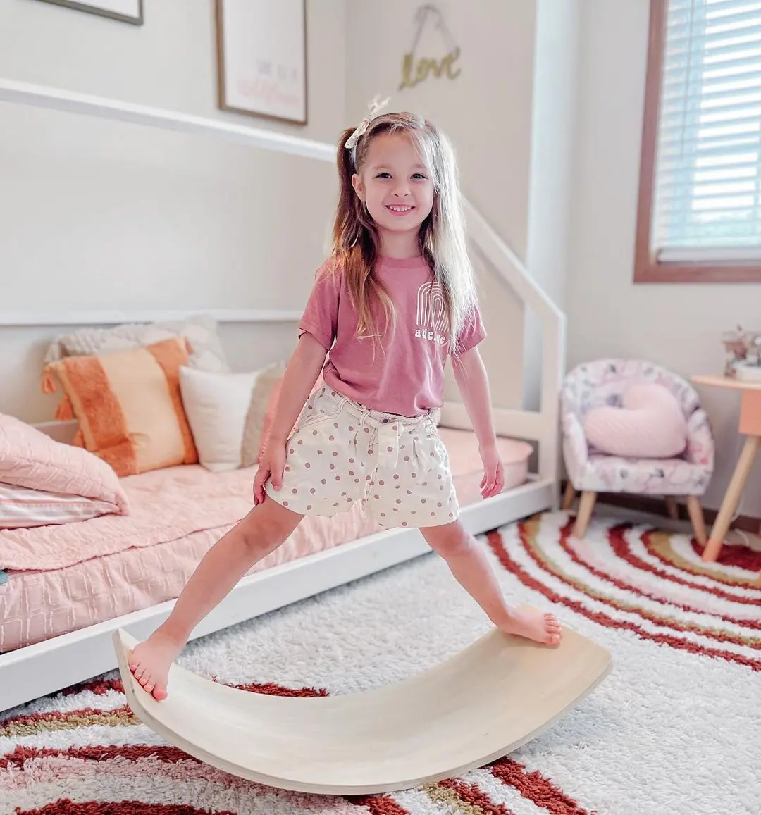 Wobble Balance Board, Wooden Montessori Toy Rocker Board Natural Wood Kids Toddler Open Ended Learning Toy Yoga Curvy Board for Adult Office Classroom Christmas Gifts