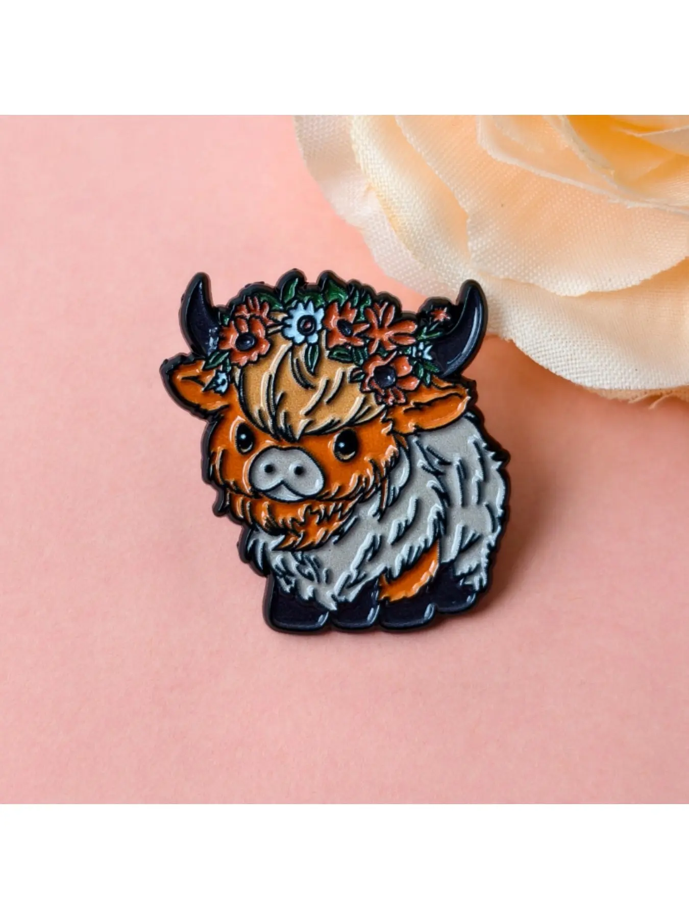 Floral Highland Cow Enamel Pin Cute Scottish Coo Brooch for Animal Lovers Accessories for Jackets Hats