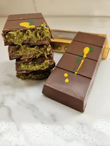 UniqBite Dubai Chocolate Bar Pistachio I Viral Knafeh Chocolate Bar with Pistachio Cream and Kataifi, 3.17 oz