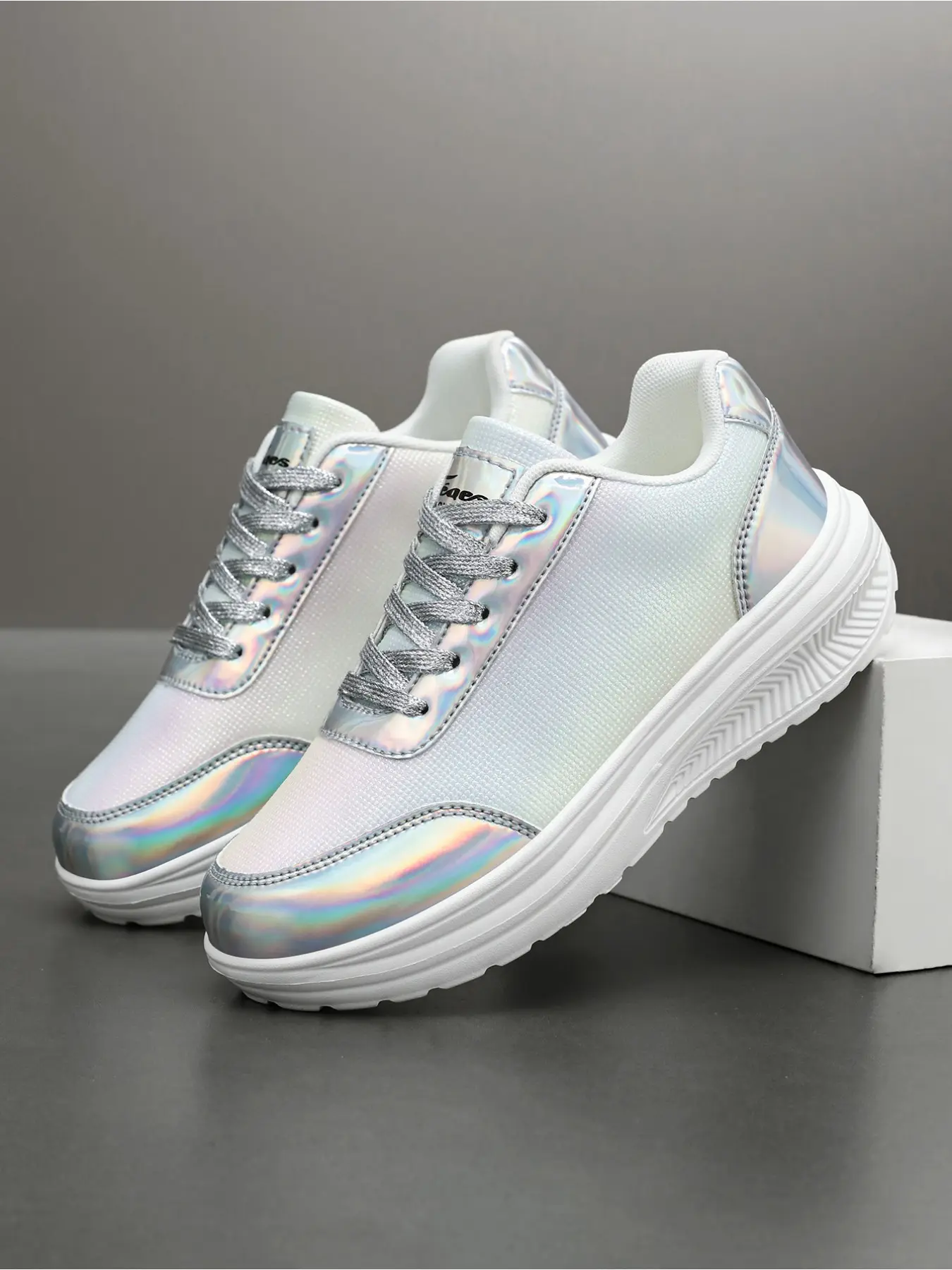 Starlight Vibe! Women's Holographic Iridescent Chunky Sneakers, Soft-Sole Non-Slip Casual Shoes, Ideal for Commuting & Walking