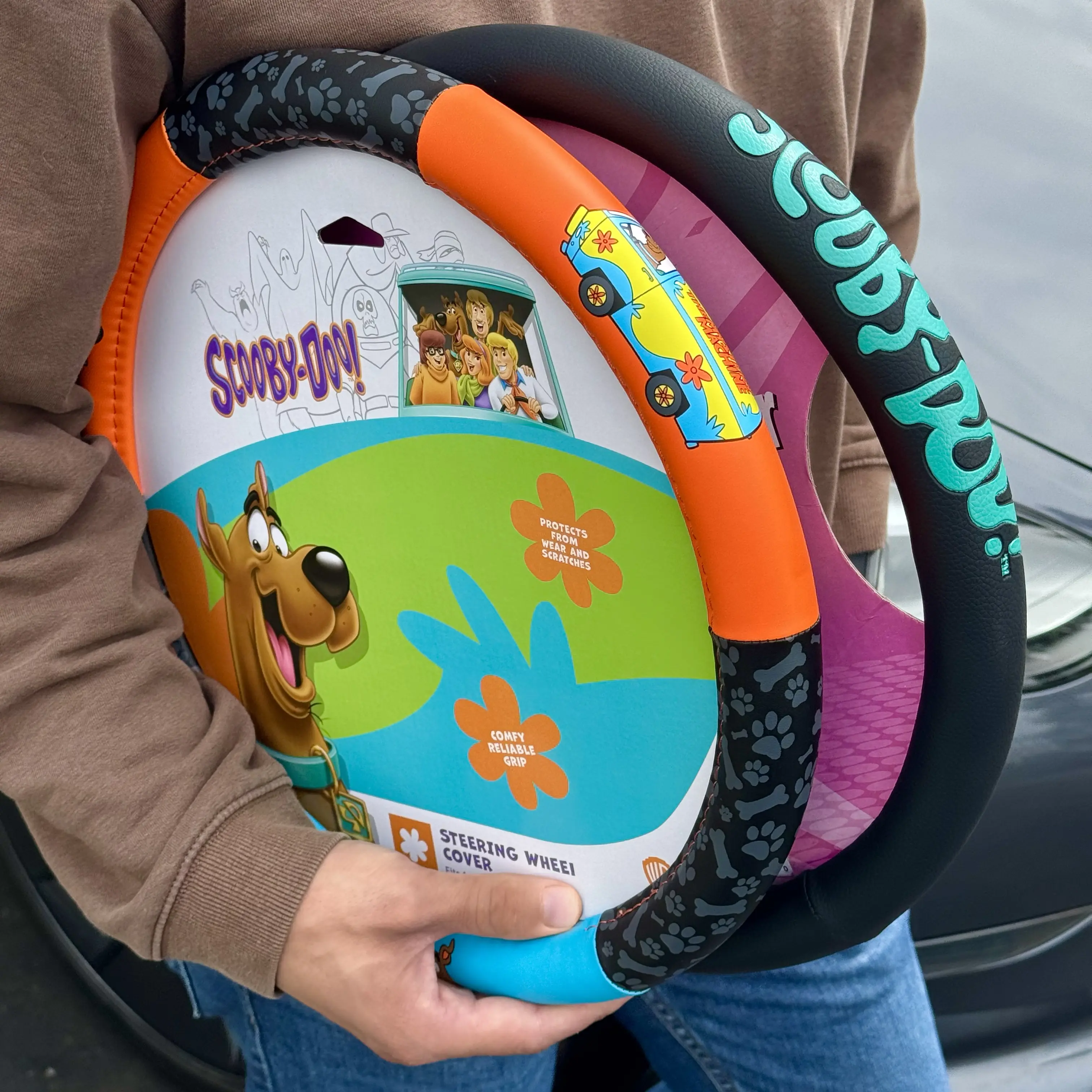 Scooby-Doo Car Steering Wheel Cover - Universal Fit 14.5"-15.5" Inches, Comfortable Non Slip Ergonomic Warner Bros Mystery Machine Van Cartoon Scoobert Great Dane Dog, Accessories For Car, Fits 14.5–15.5"
