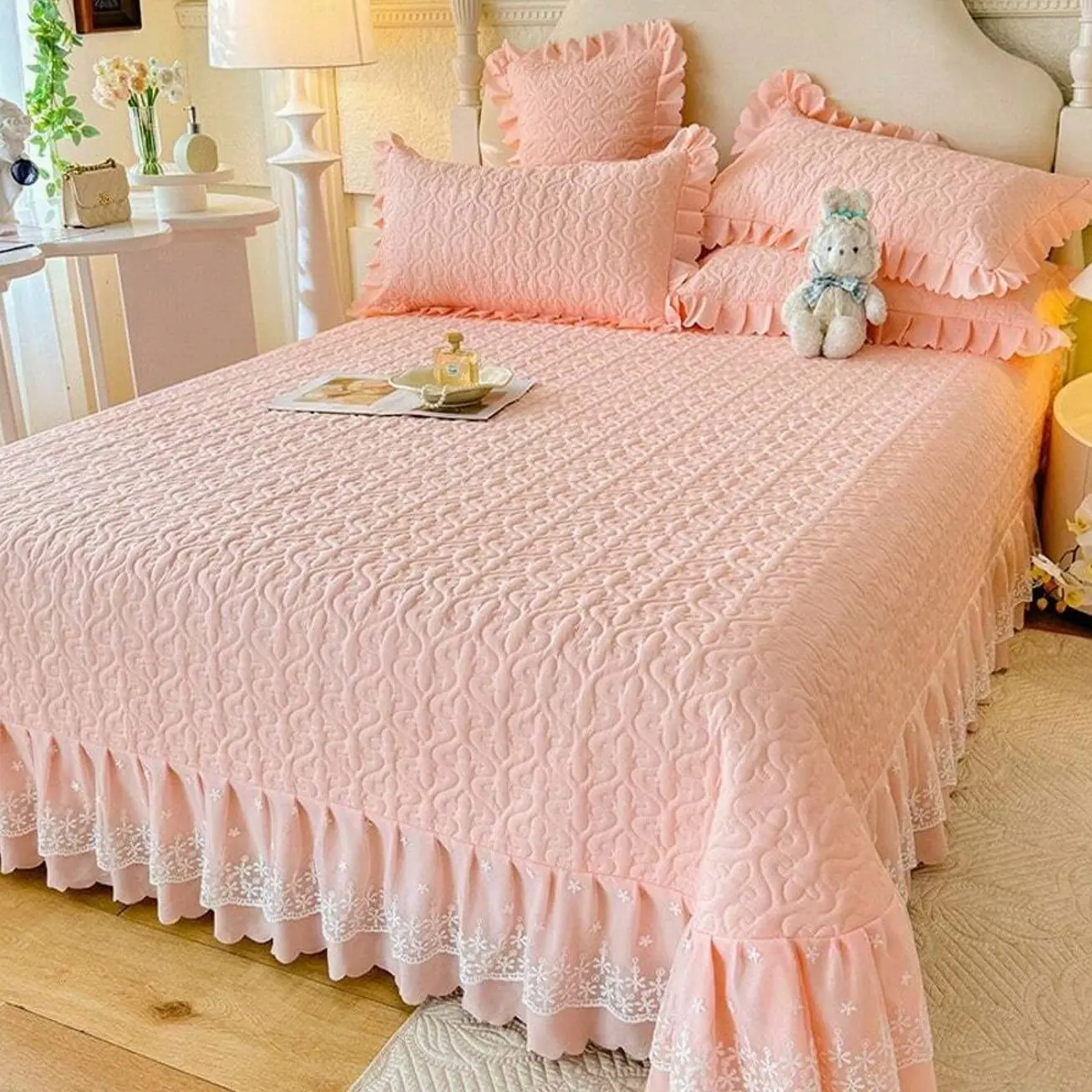 Princess Style Bedspread Set, 3Piece French Bedding with2 Pillowcases, Elegant Romantic Bed Cover, Soft All Season Bedroom Decor No Inserts