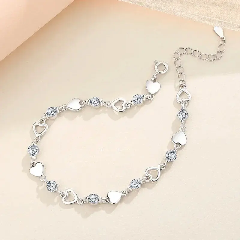 925 Silver-Plated Heart Design Bracelet for Women - Exquisite, Fashionable Charm Bracelet with Zircons, Adjustable Chain, Party Wear Costume Jewelry Gift