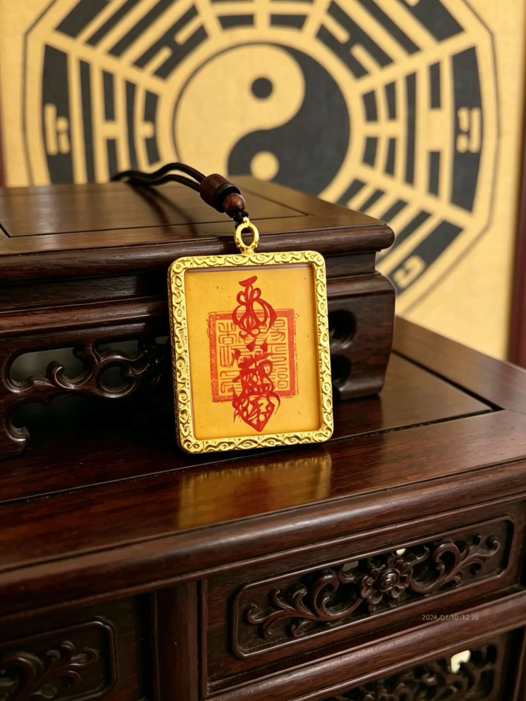 Taoist Energy Pendant, Square Charm with Auspicious Clouds and Gold Metal Coating, Dust Shielded for Daily Wear and Car Decoration, Daily Carry, Square Shape, Taoist Charm, Unisex Wear, Chinese Taoist