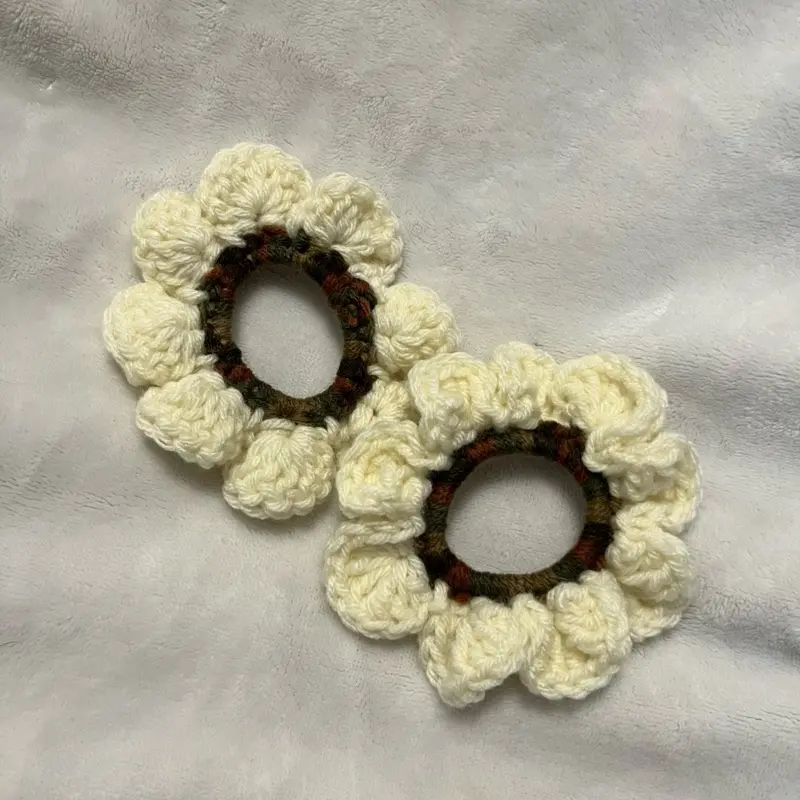 Momma Wolf's Crocheted Daisy Scrunchies - Daisy Flower Design, Soft Texture, Unique Crocheted Pattern