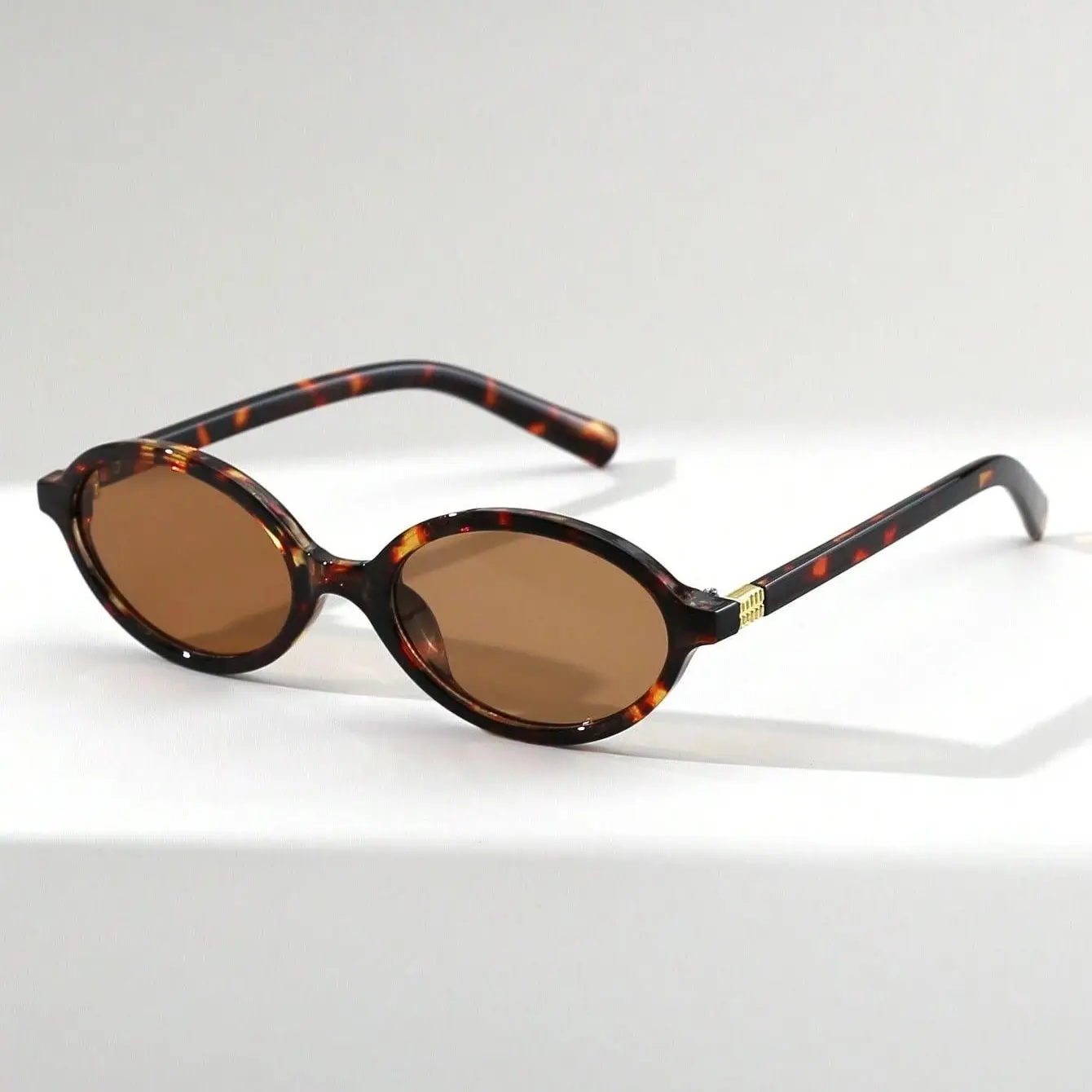 Women's Oval Small Frame Sunglasses, Casual Fashion Street Style with Metal Temple Accents for Beach and Travel, Casual Sunglasses, Womens Sunglasses, Trendy Frames Sunglasses
