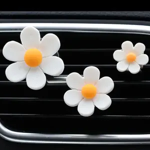 Six Petal Daisy Car Air Vent Perfume Clip, Floral Design Car Freshener, Car Odor Remover Decorative Car Accessory with Fragrance Sheet, Auto Interior Decoration