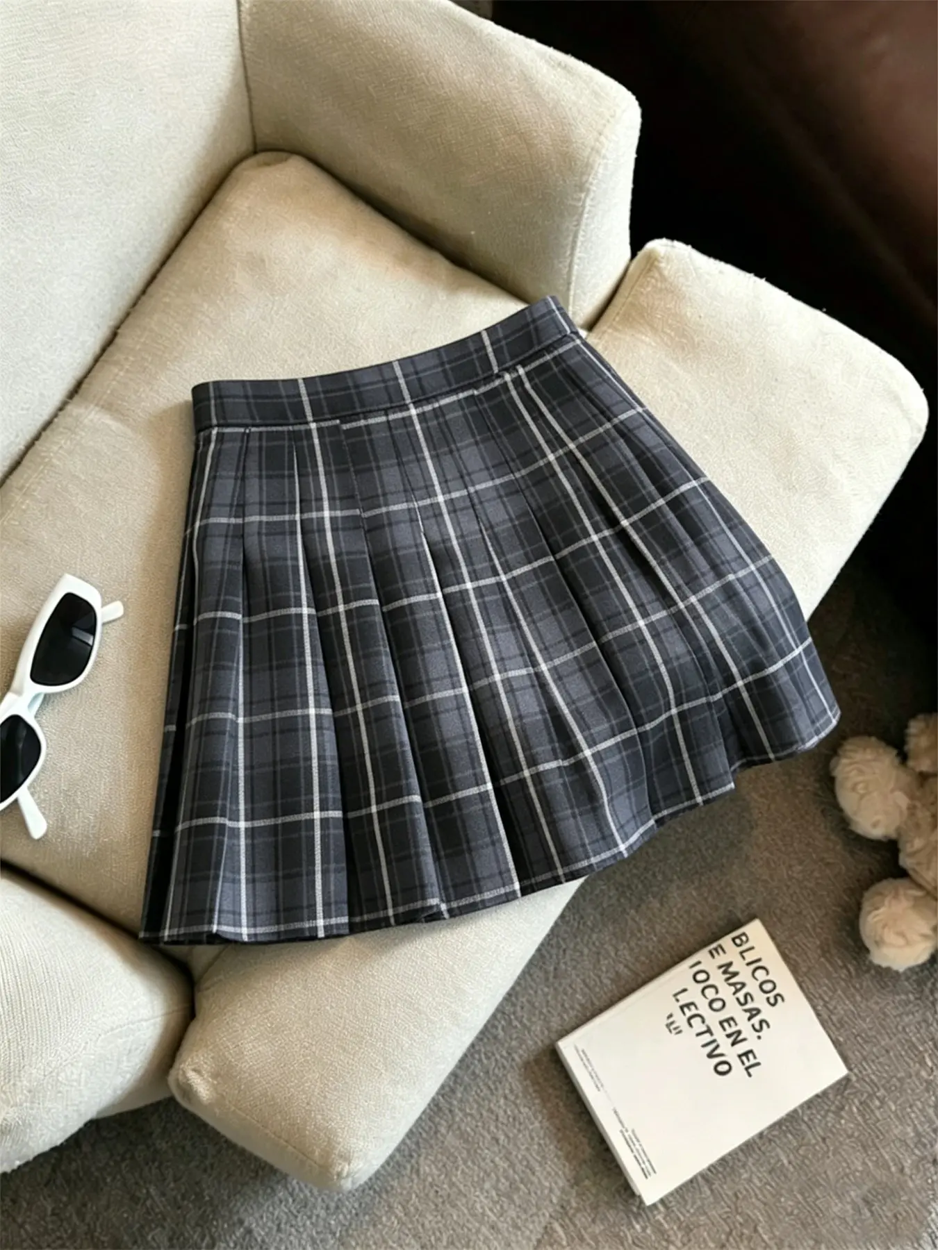 Grey Plaid Check Pleated Mini Skirt, High Waist A-Line Tennis Skirt for Y2K Style，Dark Plaid Check Pleated Skirt, High Waist A-Line Short Dress, College Style/Y2K Fashion, Chic, Casual, Perfect for School Campus, Streetwear, Brunch Scenes