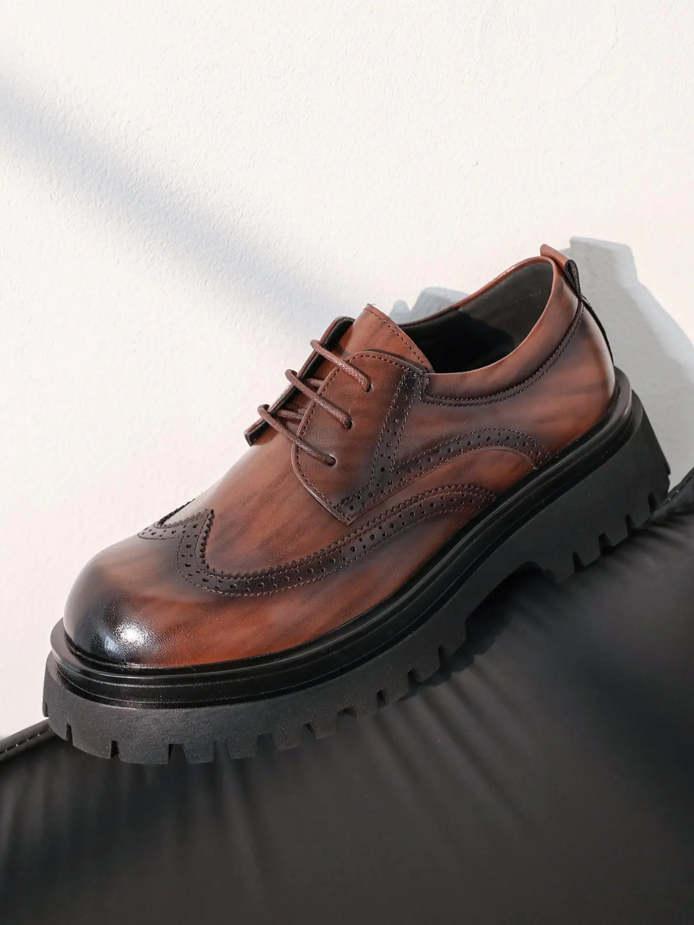 Men's Thick Sole Lace-Up Casual Wingtip Oxford Shoes, Business Casual Oxfords, Office Commuting Shoes, Stylish Comfortable Footwear for Men, All-Season Wear, Perfect for Everyday Use