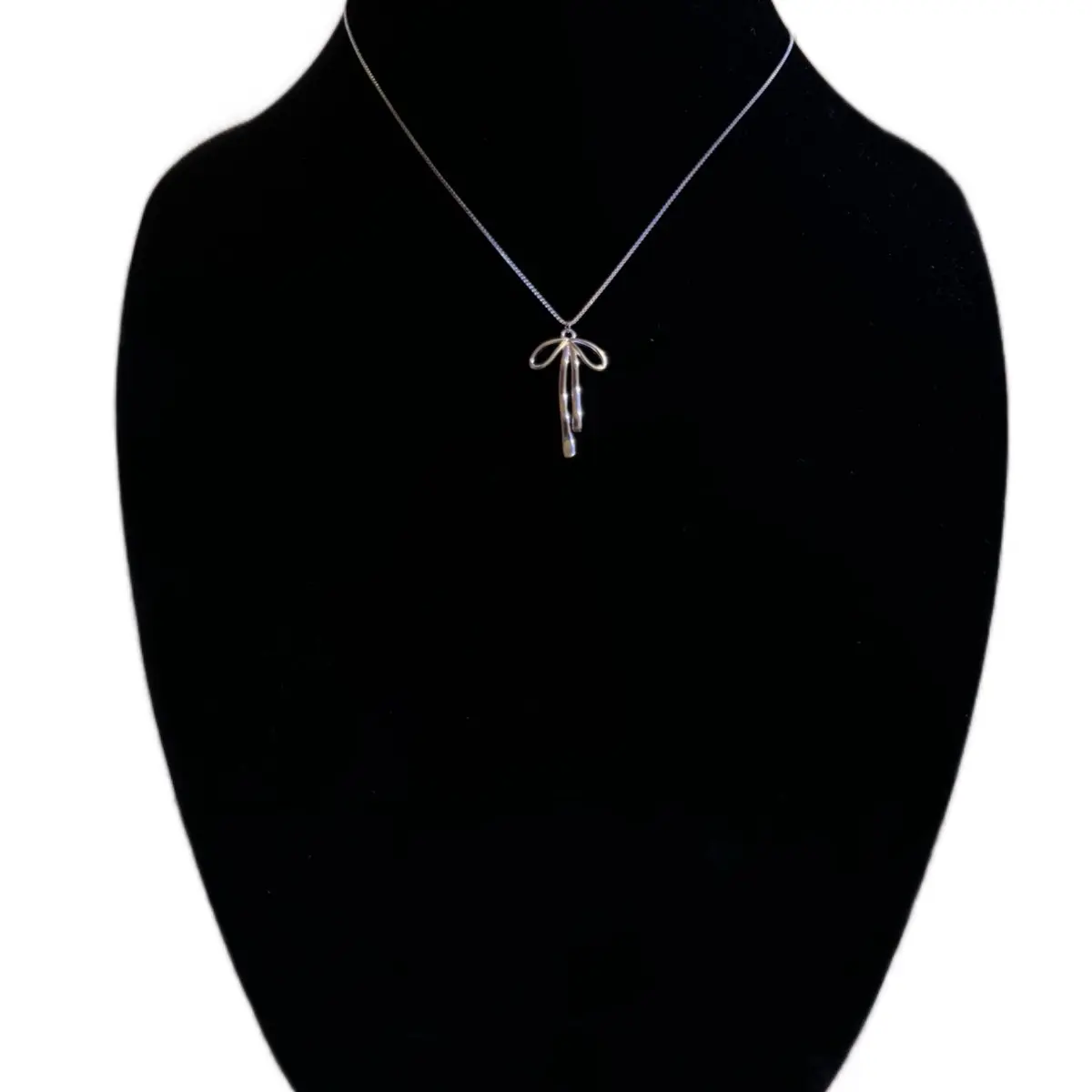 Silver Ribbon Bow Necklace - Elegant Design with Silver Ribbon Strap