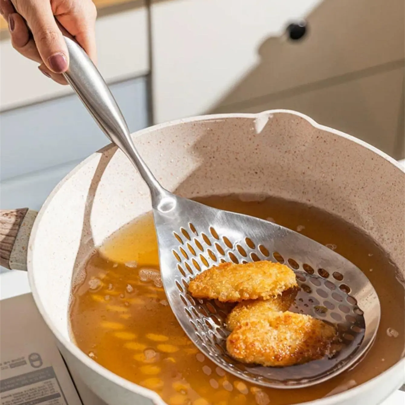 Stainless Steel Colander, 1 Count Large Capacity Food Sieve With Long Handle, Cooking Tools For Kitchen, Kitchen Strainer Utensils, Food Colander Kitchenware