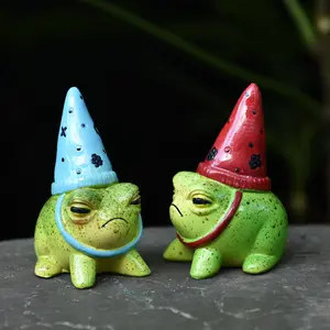 1pc/2pcs Hat-wearing Little Frog Resin Decorative Piece, Garden Balcony Miniature Decoration, Creative Cute Animal Decorative Piece, Suitable for Succulent Pots, Rural Style Garden Accessories
