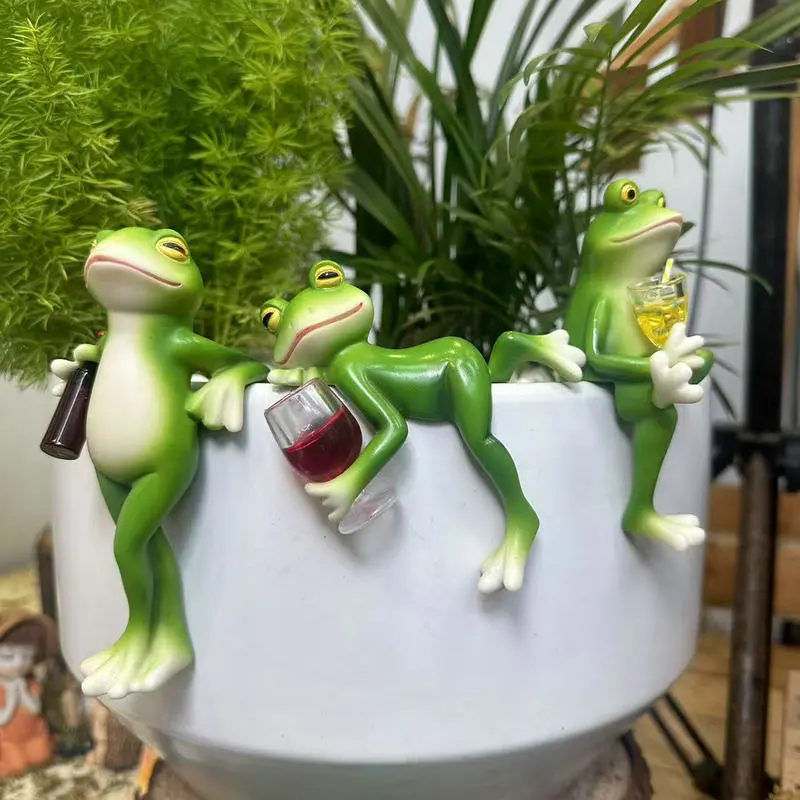 1pc Creative 'Drunkard' Frog Group, a frog party scene ornament, home decor accessory, Unique ornaments, flower POTS, computer decoration pendants, an abstract gift for friends, resin handicraft ornaments, Decoration Items