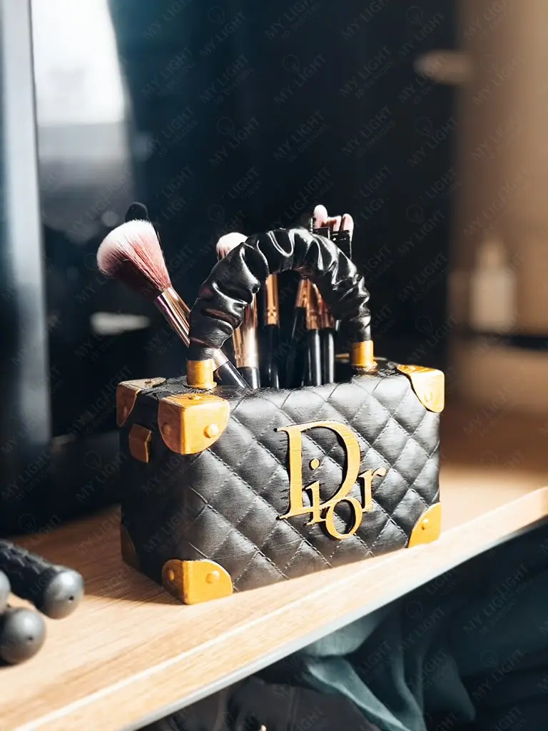 Luxury Handbag-Inspired Makeup Brush Holder – Elegant Vanity Organizer