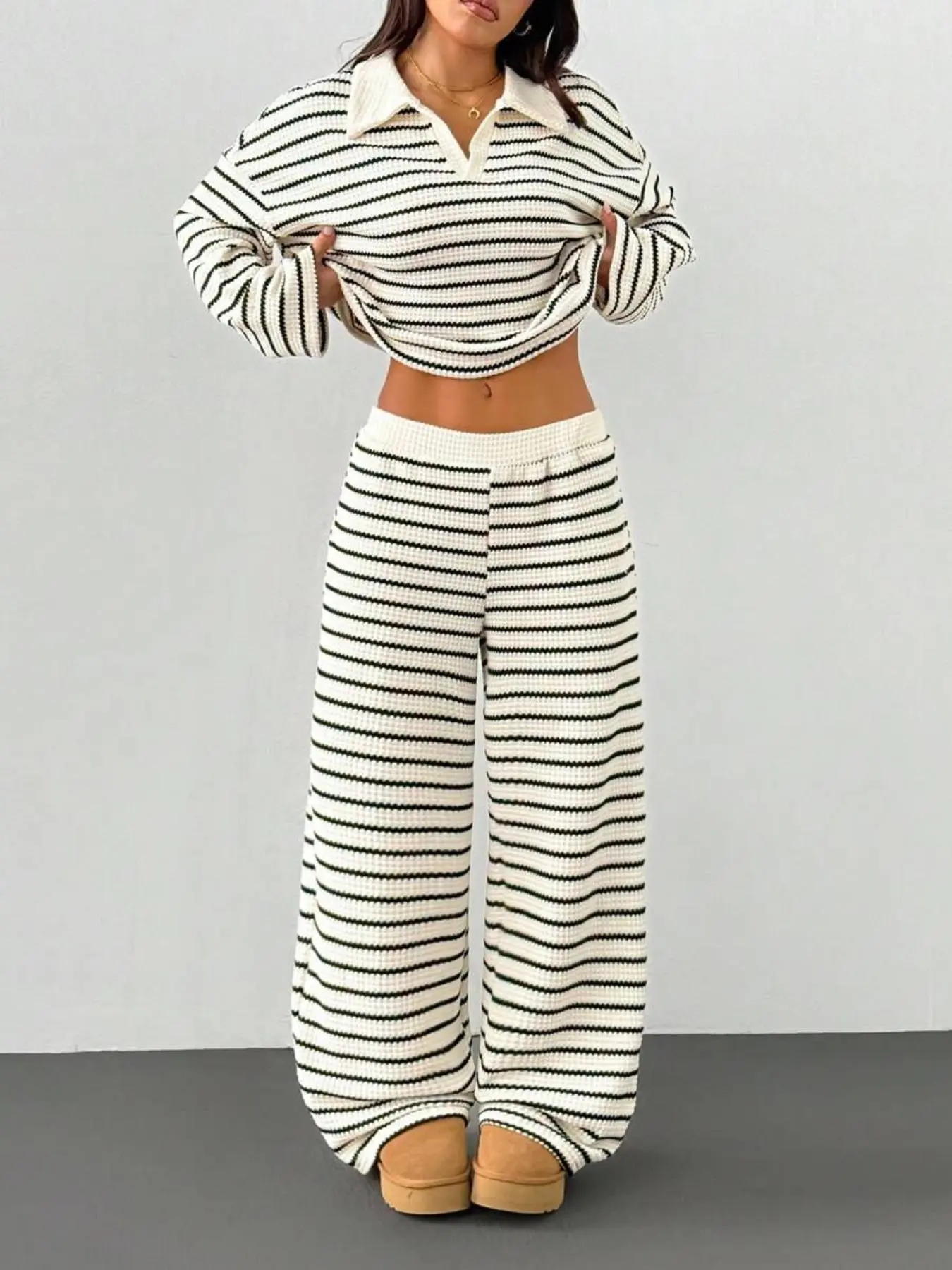 NORA Women's Casual Color-Blocked Striped Long-Sleeved Top and Wide-Leg Pants Set, Soft V-Neck Loose Two-Piece Set, Breathable and Pill-Resistant Women's Clothing