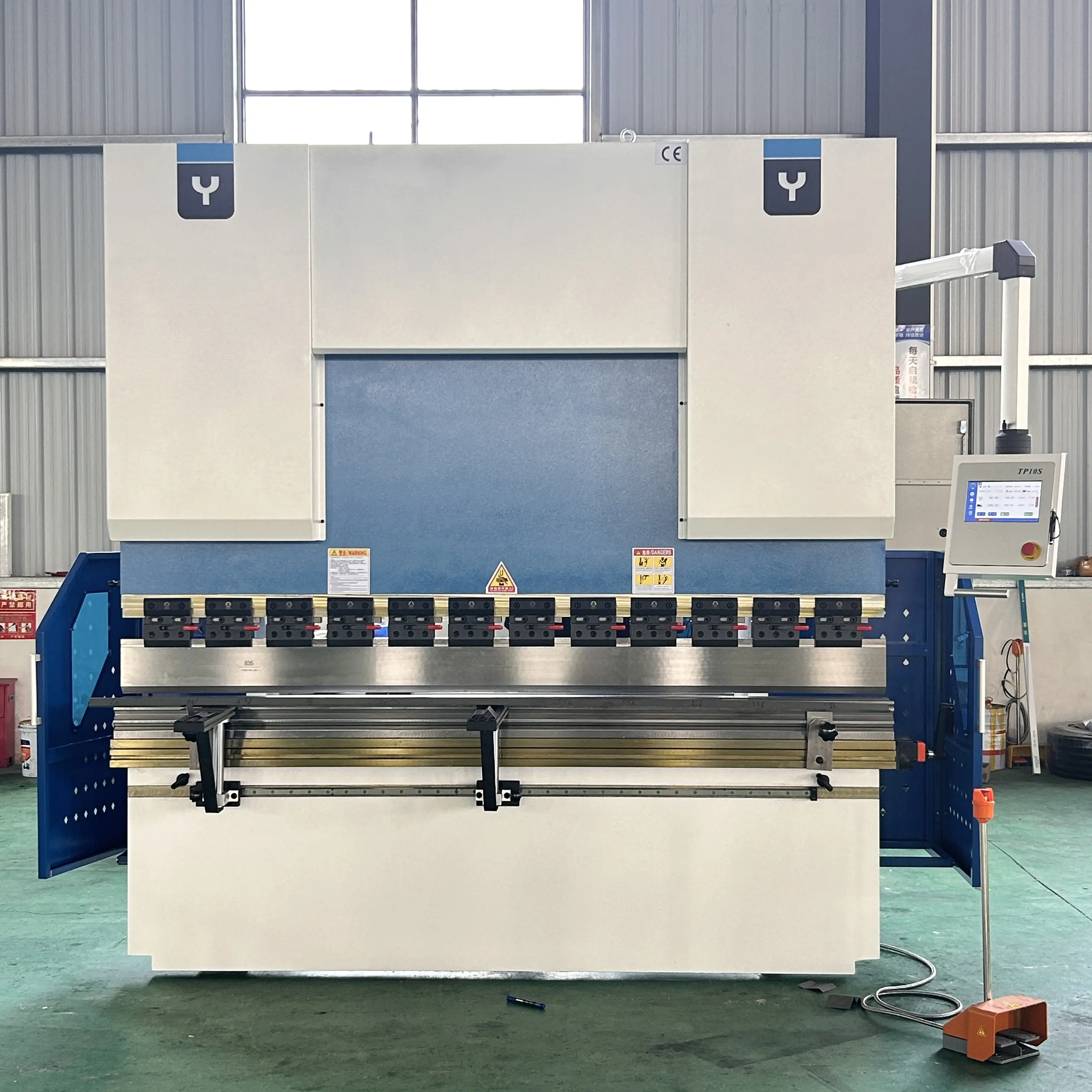 CNC Press Brake Machine with TP10S Controller, 250T-2500 American Brand Oil Pump Set, German Hydraulic Valve, Safety Fences, High Precision Backgauge, Interlock for Accurate Bending of Aluminium, Automotive Carbon Steel (Customizable Dies), Industrial Use