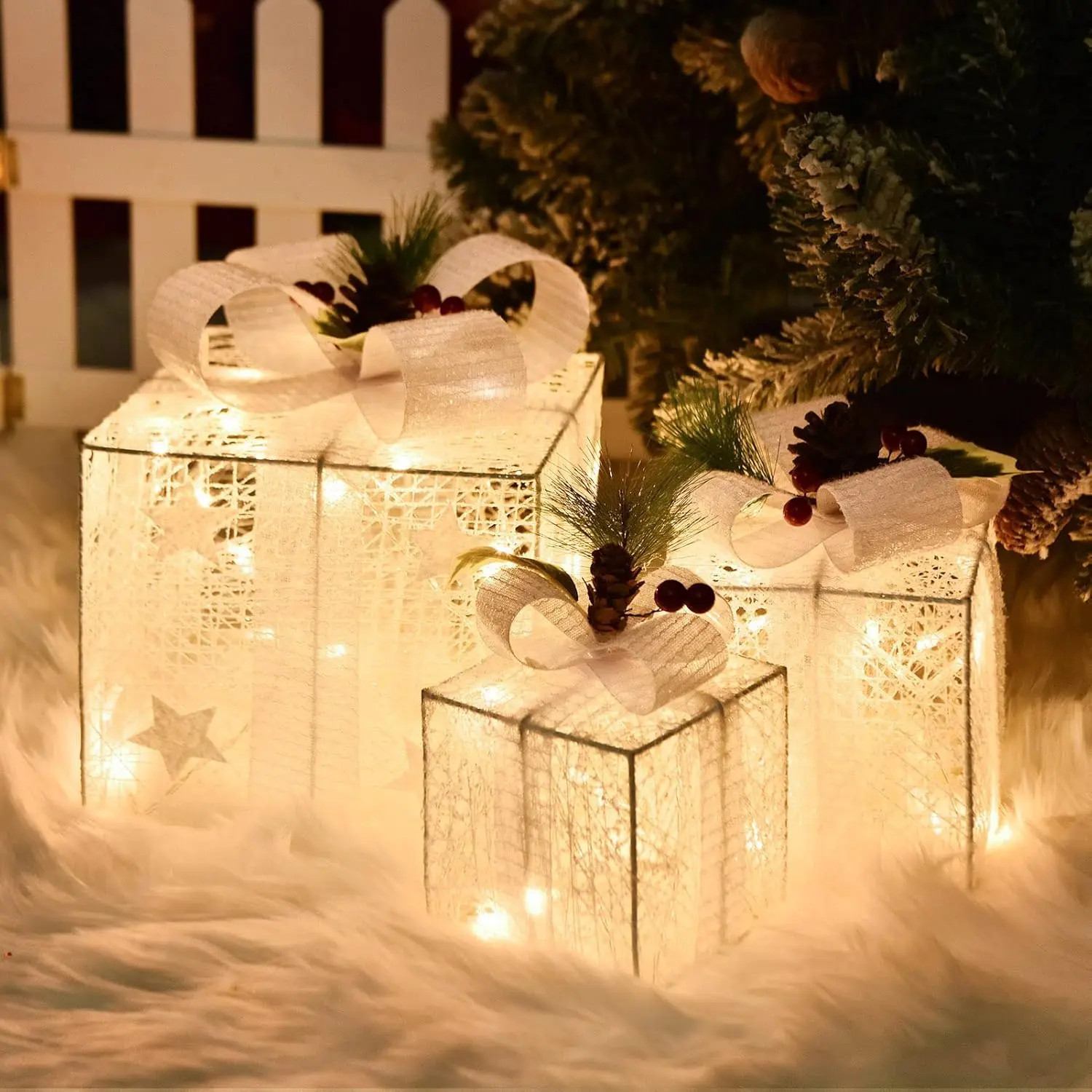 Christmas Lighted  Boxes with  Ornament, 3 Pack Pre-lit Present Boxes Set  Operated with Different Sizes for Holiday Indoor Outdoor Decorations(White Bow)
