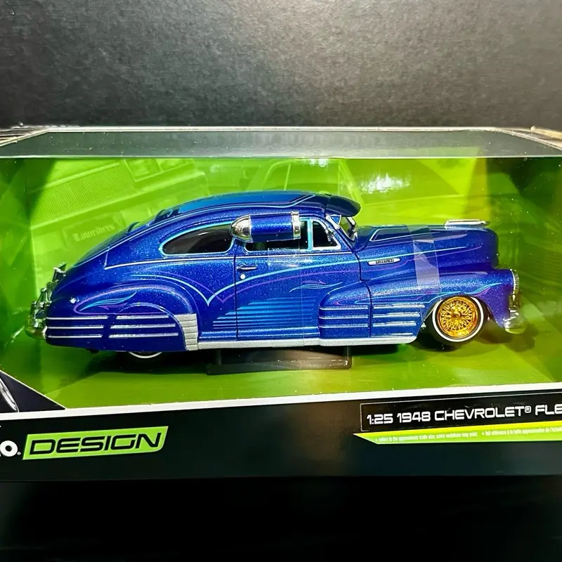 MAISTO 1948 CHEVROLET FLEETLINE LOWRIDER METALLIC BLUE WITH STRIPES 1/25 DIECAST MODEL CAR,NEW.