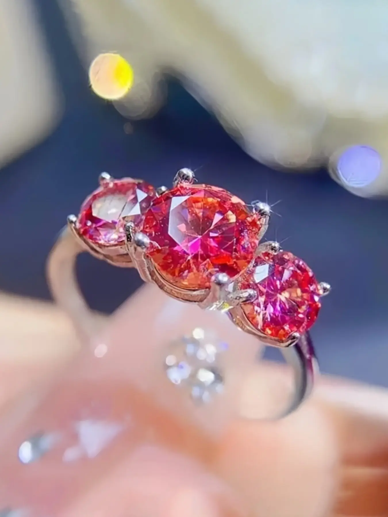 A 2/4-carat red moissanite ring in vintage 925 sterling silver, set with three round-cut gemstones. Perfect for everyday wear or as a gift. Bridal engagement ring, Wedding Ring, Engagement Rings