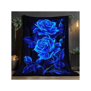 1pc Luxurious Blue Rose On Dark Navy Flannel Blanket - 280GSM Heavyweight All-Season Bedspread, Soft Warm Bed Cover For Queen/King Size Bed, Couch, Travel - Glowing Turquoise Roses On Black (30x40/50x60/60x80in) - Ideal Gift-30*40in