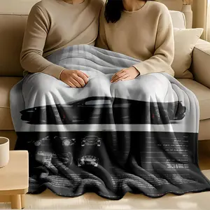 1 piece McLaren 765LT Supercar Performance Analysis themed flannel blanket - Modern design flannel sofa blanket, suitable for beds and sofas, all-season multi-purpose use, super soft and warm, digitally printed pattern, 100% polyester material