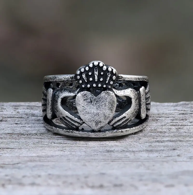 GTHIC Irish Claddagh Stainless Steel Wedding Ring for Men Women Couple Jewelry Fashion Accessory Daily Wear