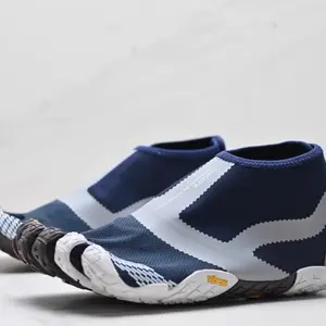 Vibram slip-on, durable, mid-top athletic and casualshoes, black, suitable for indoor/outdoor fitness, sports,running, and casual wear Durable, breathable,lightweight, and suitable for training. Men's style.