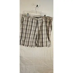 Alfani Men's Gray & White Plaid Shorts -- ITEM #3281