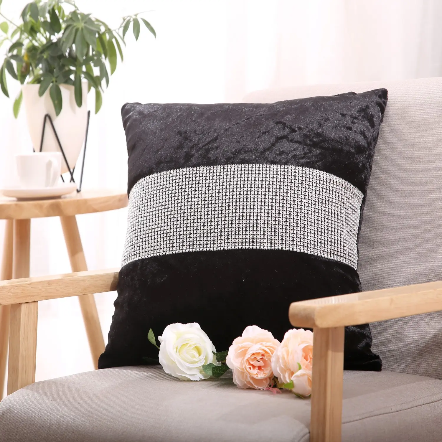 Sparkling Diamond Sequin Pillow Covers (Set of 2) - Luxury Velvet 18x18 Inch Decorative Pillows sofa cushion case Christmas Themed Double-Sided Faux Fur Throw Pillow Covers living room bedroom party decoration Cute Bowknot Plush  Ghost