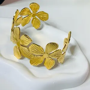 Flower Bracelet - Elegant Floral Design for Women's Fashion Accessories