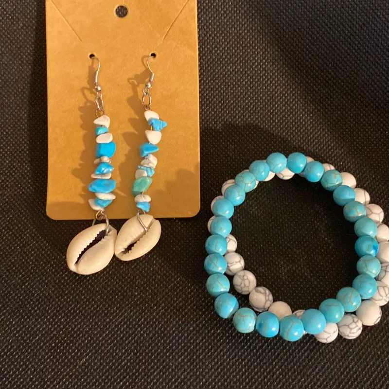 White Howlite and Tourquoise Howlite