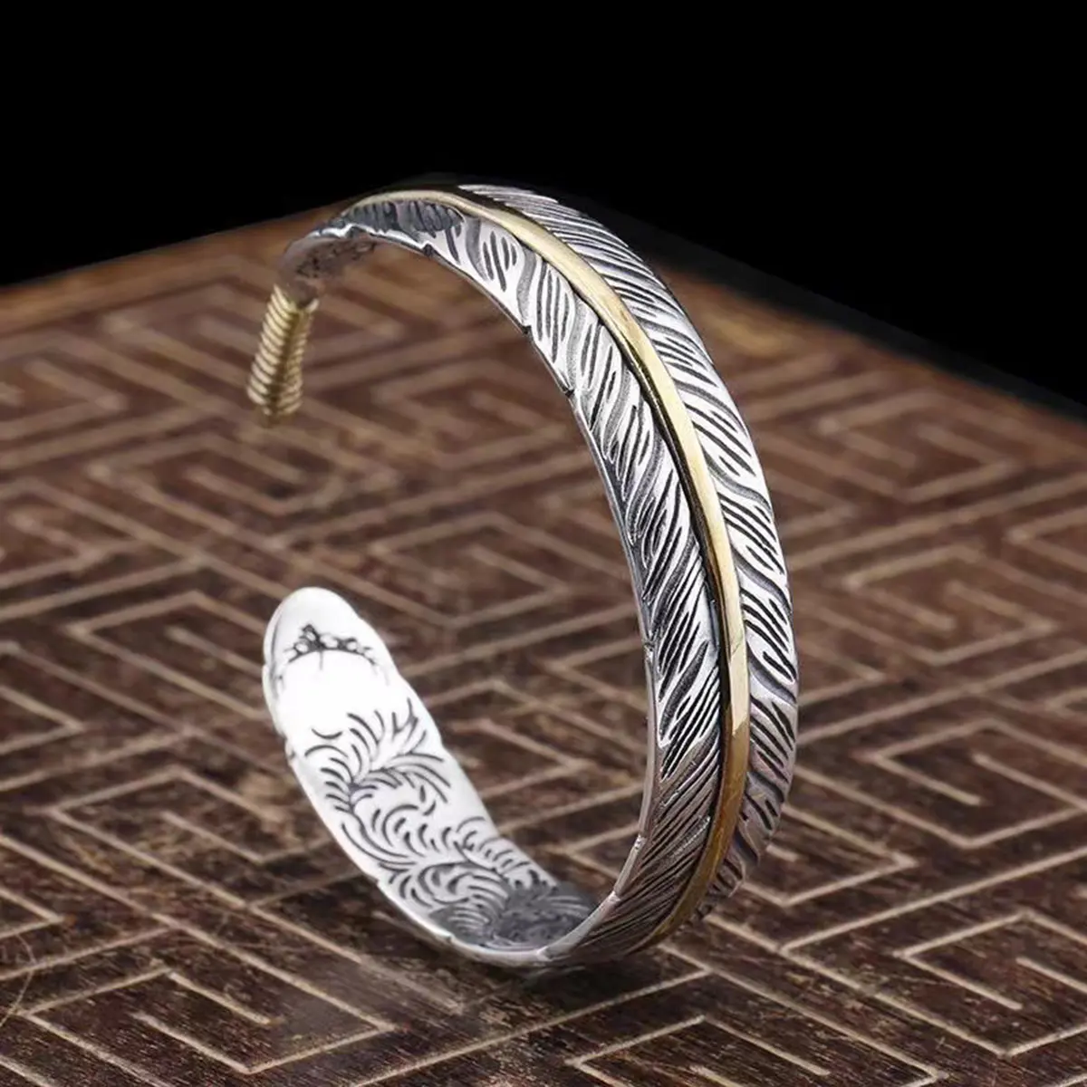 Men's Retro Open-Mouth Bracelet with Personalized Feather Pattern, Fashionable Stackable Wrist Accessory, Bracelets for Women