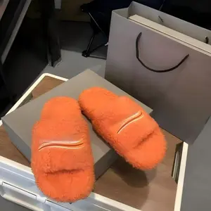 Men Women Winter Faux Fur Slippers Warm Letters Fluffy Indoor Outdoor Slide Sandals Comfortable Fuzzy Flip Flop Slipper 2025 New, Soft Plush House Shoes, Non-slip Home Slipper, Casual Warm Slippers, Bedroom Slippers, Fashion Letter Slippers
