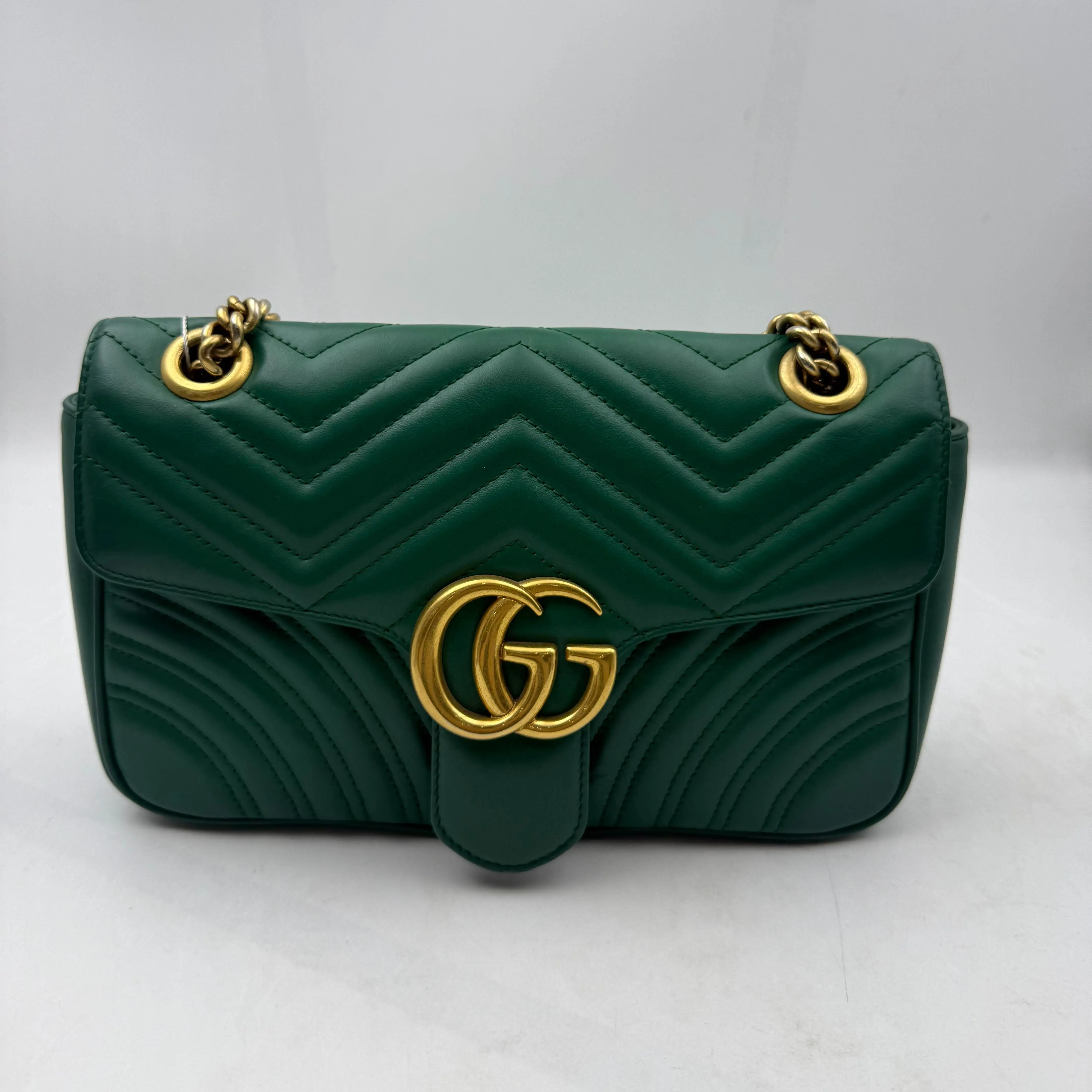 Pre-owned GUCCI Authentic Forest Green Chevron Quilted Leather GG Marmont Flap Crossbody Purse