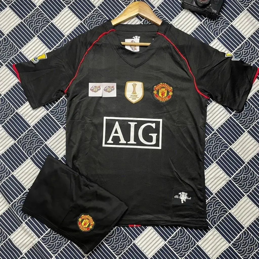 Black Retro Manchester United Club Kit Black Retro Manchester United Club Kit