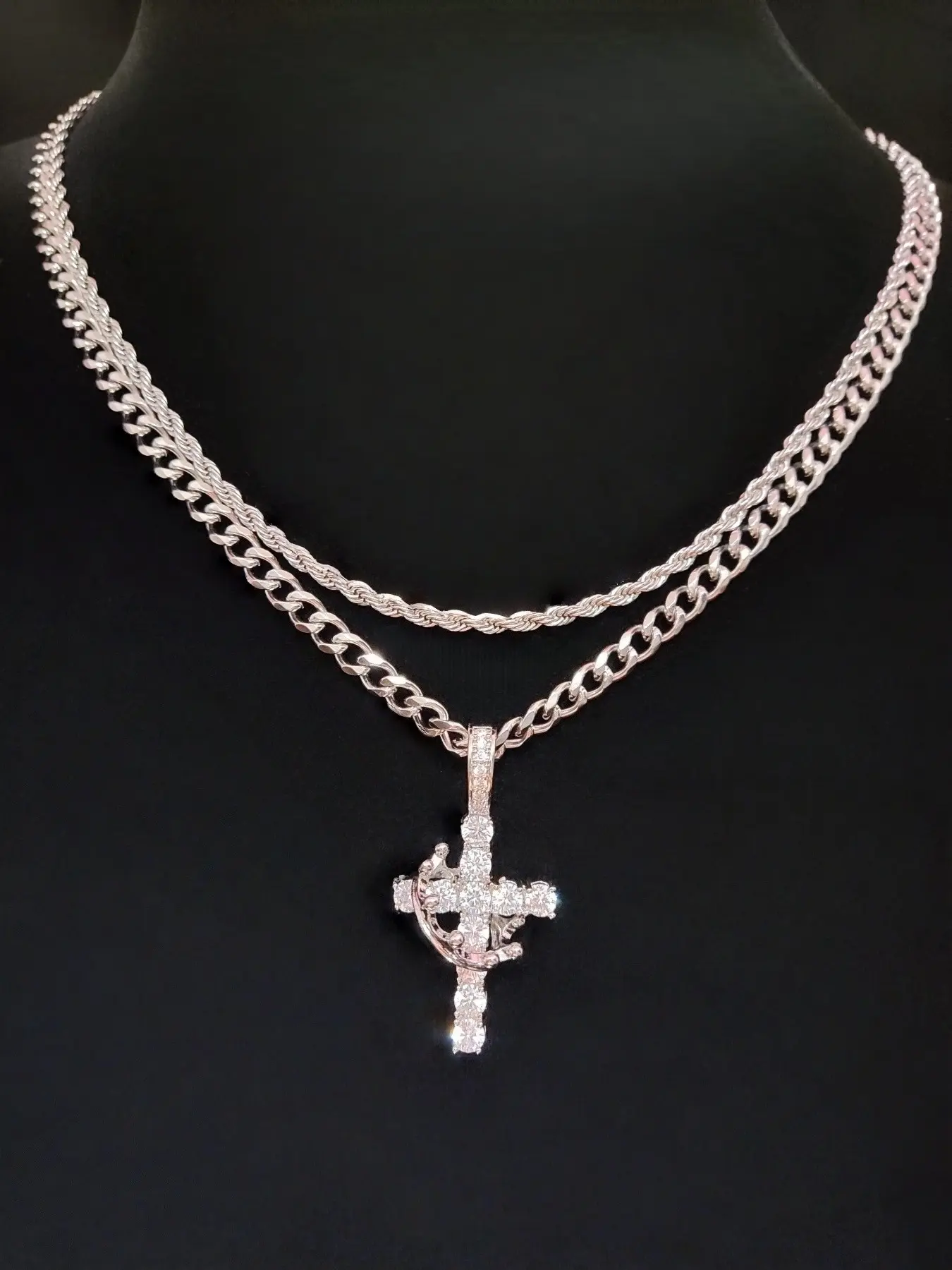 Artificial Zircon Cross with Adjustable Crown Pendant With 2 Pieces Stainless Steel Chain, Zirconia Cross Pendant Men Women Hip Hop Punk Pendant Necklace Fashion Vintage Jewelry Accessory Necklace Suitable for daily wear or party Lover Gift