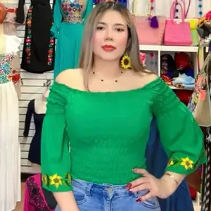 Blusa Campana en rayón bordada