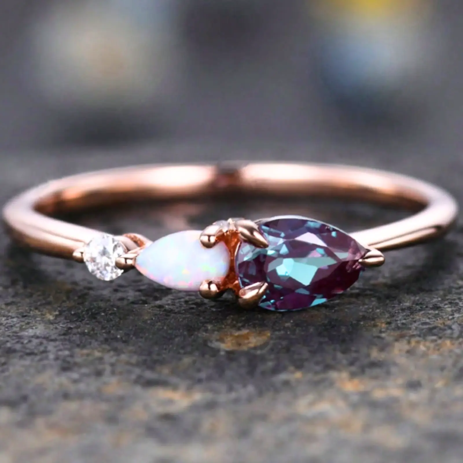 Elegant Teardrop Promise Ring with Sparkling Crystals – Perfect Gift for Birthday, Anniversary & Christmas – Symbol of Eternal Love
