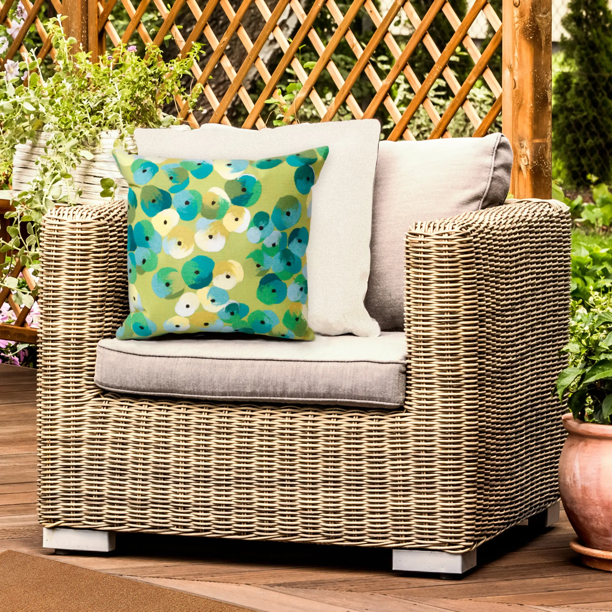 Lush Decor VISIONS II Indoor/Outdoor Handmade Pillow - Contemporary Geometric Casual Accent  (Pansy), Outdoor Cushions For Chairs, Home Decorative Cushion