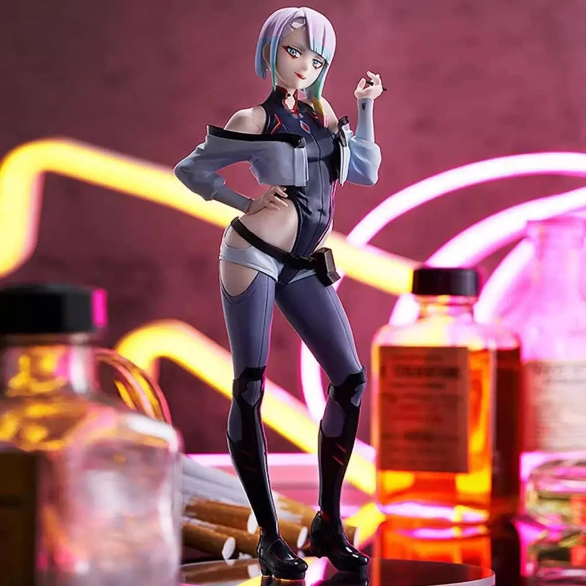 18cm Cyberpunk-Edgerunners Lucy PVC Resin Standing Pose Action Figure, 1pc Anime Collectible Figurine for 12 Years Above Comics Fans, Video Game Themed House Decoration Gift Toy, Figurines Collectibles Action Figures Anime