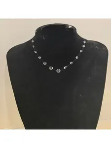 A lady's elegant symmetrical beaded necklace with transparent artificial crystal spherical beads, suitable for Valentine's Day party casual wear, versatile gift necklace for all seasons.