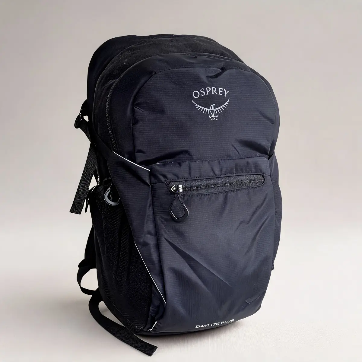 Osprey Daylite Expandable 26+6 Travel Pack, Expandable Carry On Travel Backpack for Men Women, Black