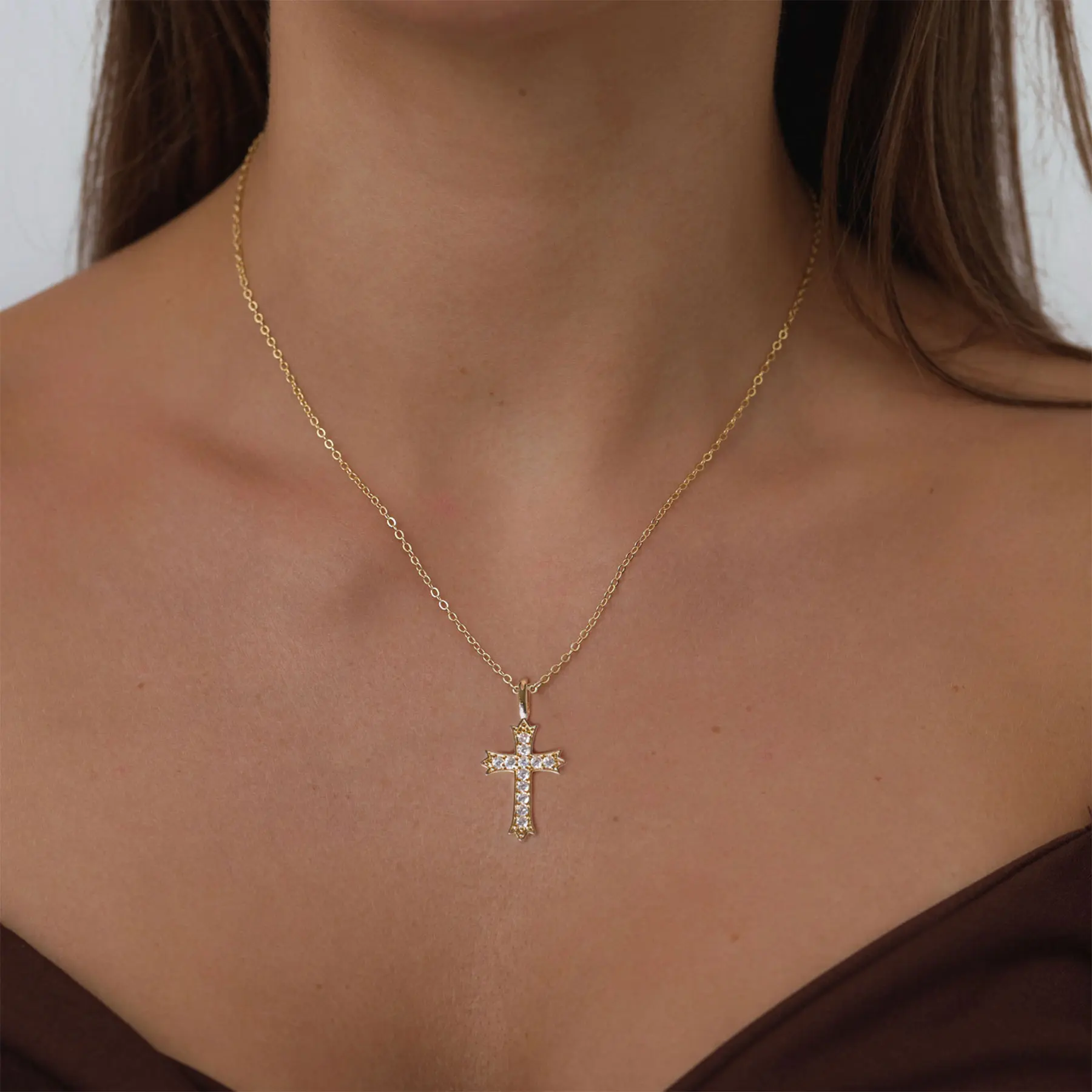 CAROVO Cross Necklace for Women 14K Gold/Silver Plated Dainty Small Cross Pendant Choker Simple Trendy Cute Cross Charm Chain Necklace Faith Jewelry
