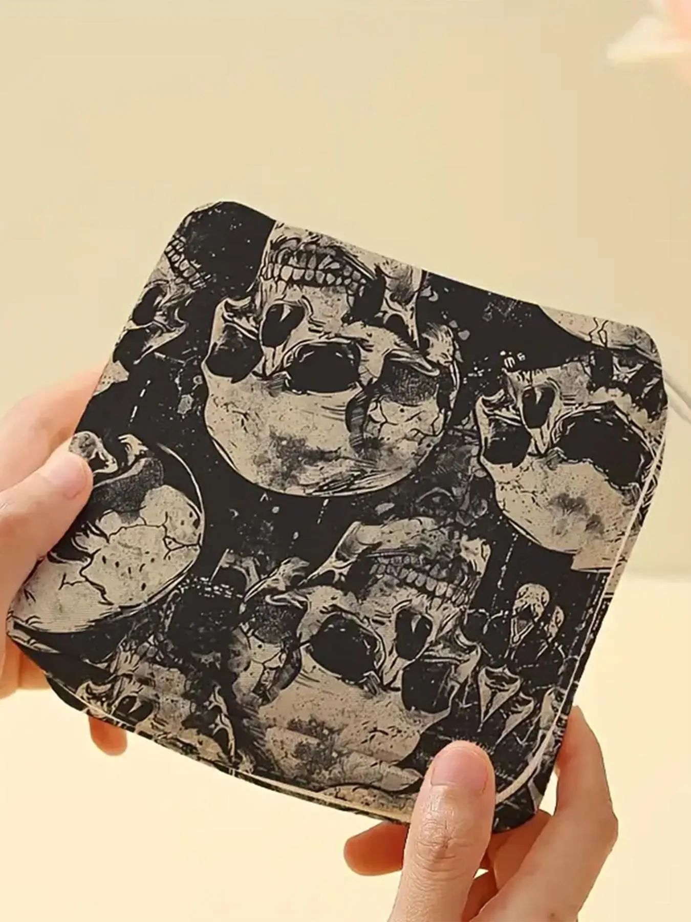 Skull Pattern Portable Sanitary Napkin Storage Bag, Lightweight Tissue Bag for Women & Girls, Travel Organizer Bag, Travel Cosmetics Storage Box for Daily Life, Durable Pouch, Zipper Bag, Zipper Pouches, Travel Organization Pouch