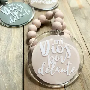 Double-Sided UV Resin Sealed Car Rearview Mirror Charm, "Mi Dios Por Delante - Voy Siempre Bendecida" Design funda