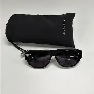 Pre-owned J26031819 Givenchy Sunglasses Black